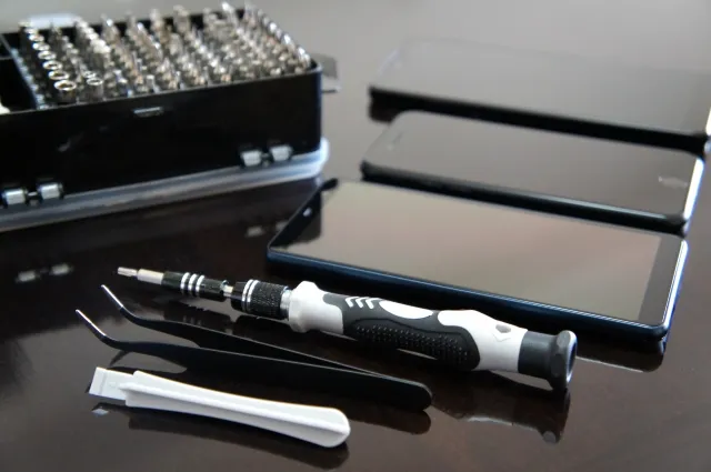 スマホの電池が爆発するって聞くけど、実際どうなの?