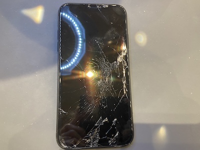 バキバキに割れたiPhoneXRの液晶画面修理！| iPhone修理ダイワンテレコム